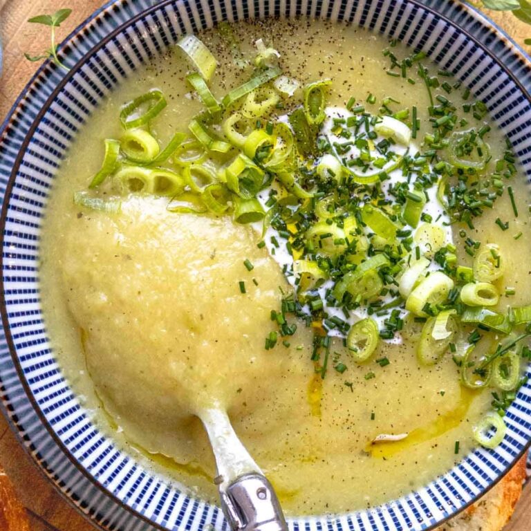 Soupe crémeuse de pommes de terre et poireaux